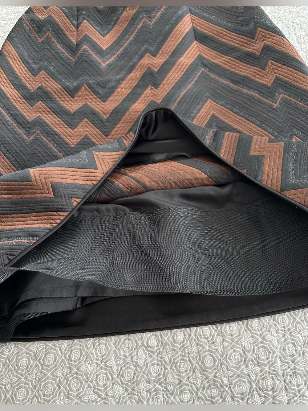 Akris Punto Copper Black Gray A-Line Skirt Herringbone Chevron Jacquard Size 6